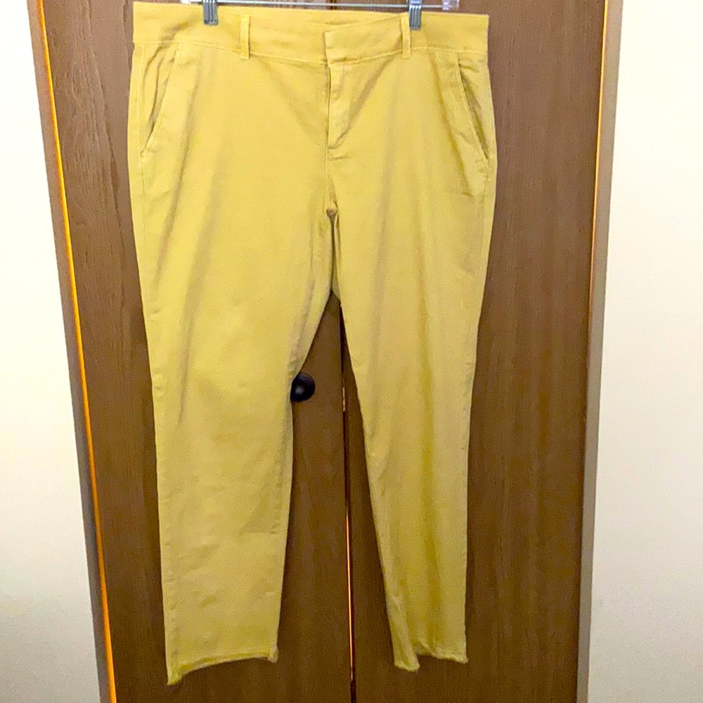 Yellow pants/jeans